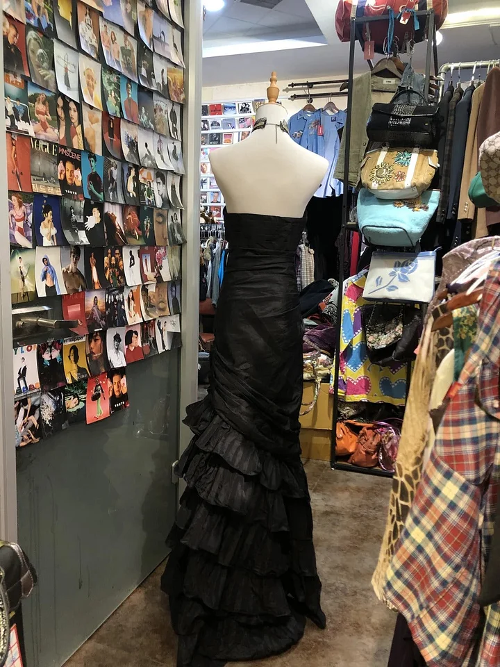 Black Vintage Strapless Satin Pleated Layered Mermaid  Long Prom Dress Evening Dress SP404