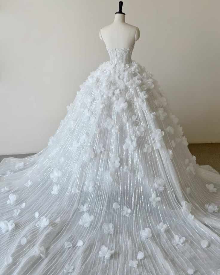 Dreamy Ball Gown Strapless Satin Sequin Applique Long Wedding Dress GG2961