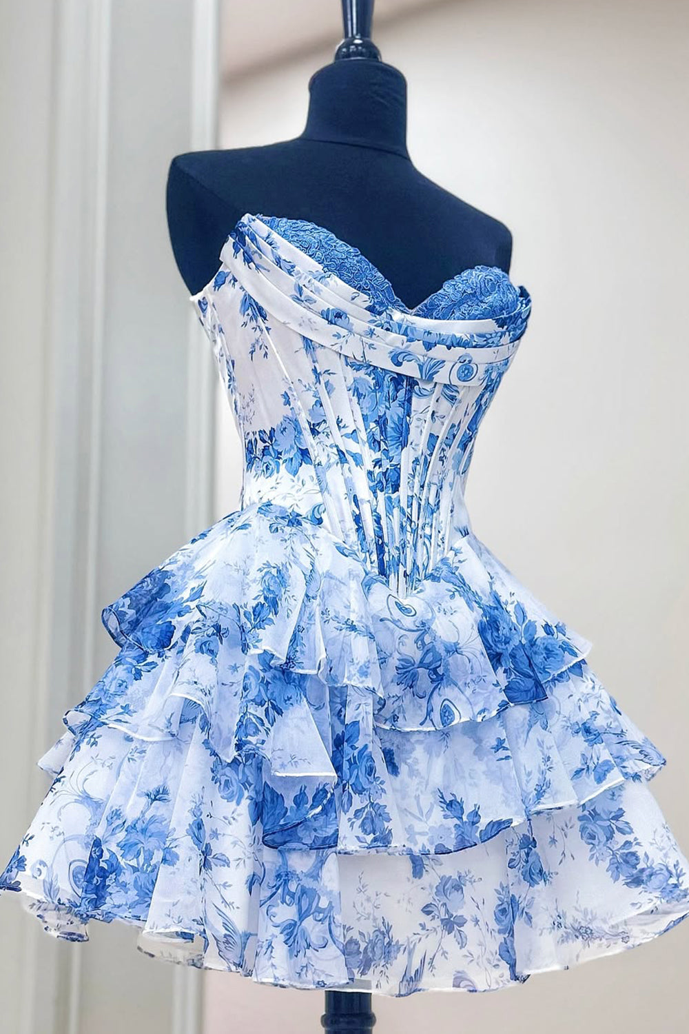 Floral A-Line Sweetheart Short Tiered Homecoming Dress with Lace Detail