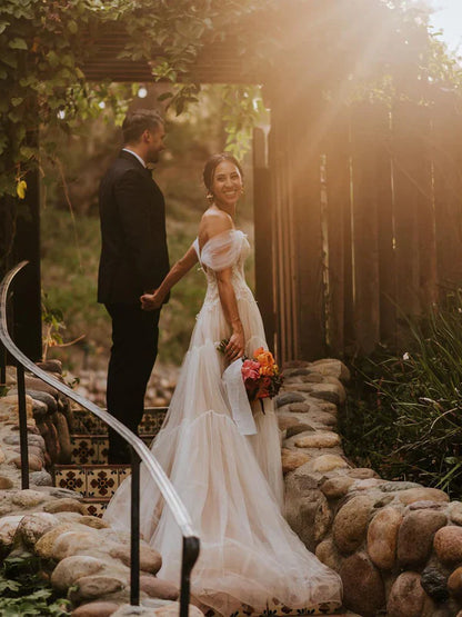 omberprom Elegant Sweetheart Neckline Off-The-Shoulder A-line Wedding Dresses With Appliques Beautiful