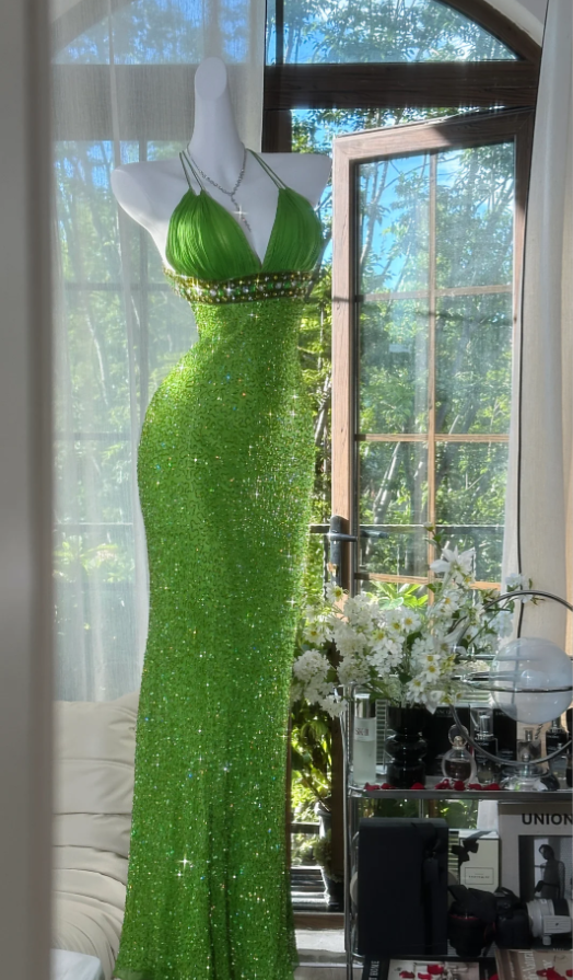 Sparkly Green Halter V Neck Sequin Beaded Mermaid Prom Dress Backless Long Evening Gown
