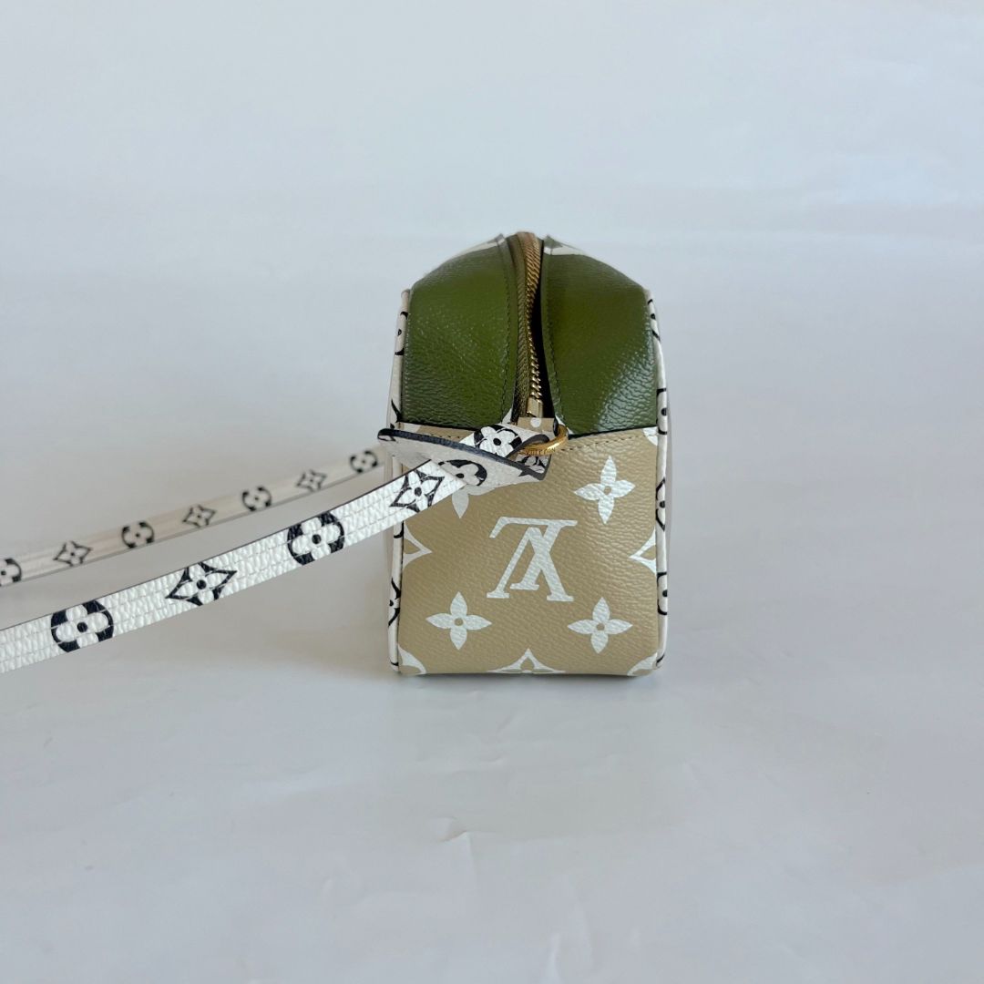 Louis Vuitton Monogram Beach Pouch