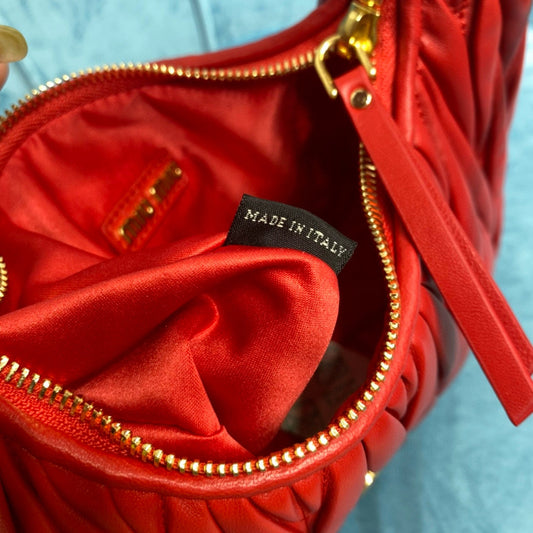 miu wander hobo medium 23cm red metalasse lambskin