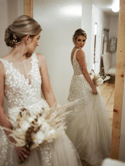 Enchanting Applique Tulle A-line Wedding Dresses Sleeveless Floor Length Bridal Gown