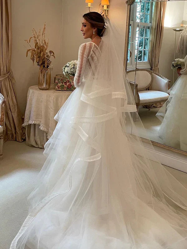 Delicated Lace V Neck Ball Gown Wedding Dresses Layered Tulle Wedding Dress Elegant
