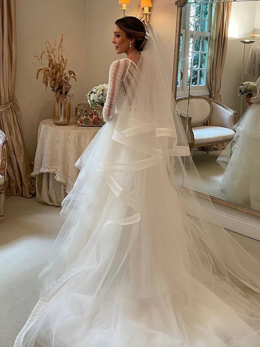 Delicated Lace V Neck Ball Gown Wedding Dresses Layered Tulle Wedding Dress Elegant