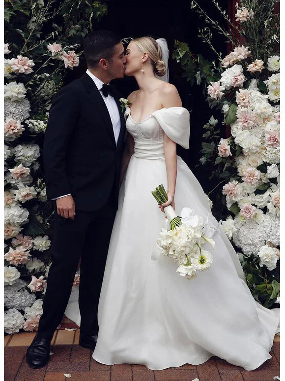 Nifty Organza Sweetheart Neckline A-line Chapel Train Wedding Dress Simple Off Shoulder Elegant