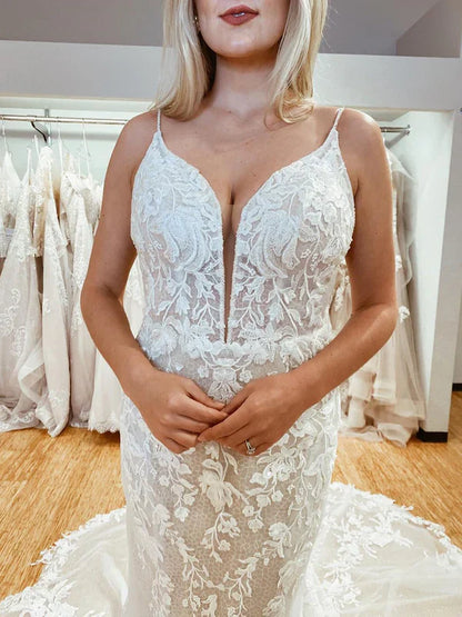 Amazing Spaghetti Straps Appliques Lace Wedding Dresses Mermaid Chapel Train Bridal Gowns Beautiful