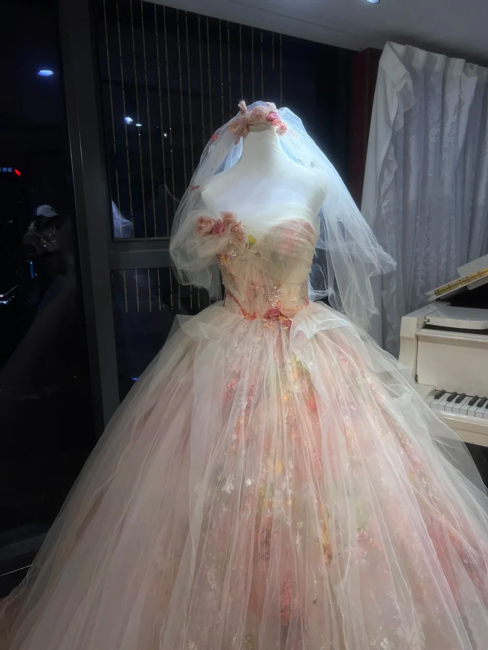 Pretty Strapless Ball Gown Tulle Floral Long Wedding Dress With Veil