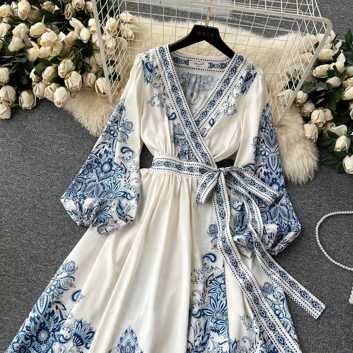European and American palace style printed V-neck lantern long sleeve tie waist wide swing dress R2307