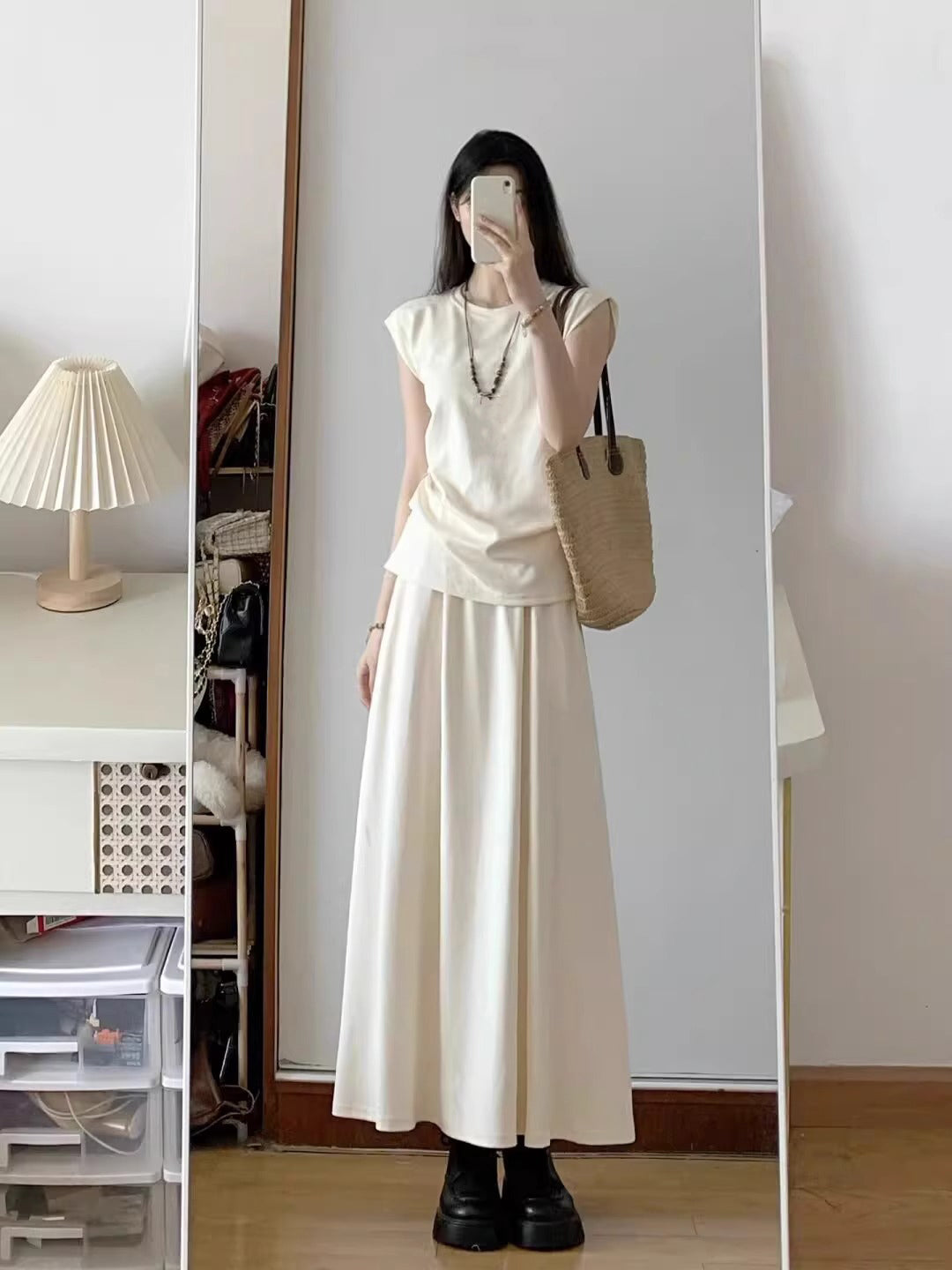 A complete set of fashionable sleeveless tops, long skirts, casual suits and skirts R0498
