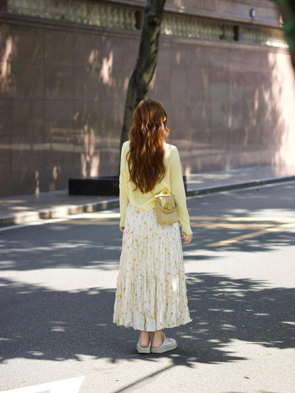 2025 new women's suit knitted cardigan beautiful floral skirt two-piece suit R0708