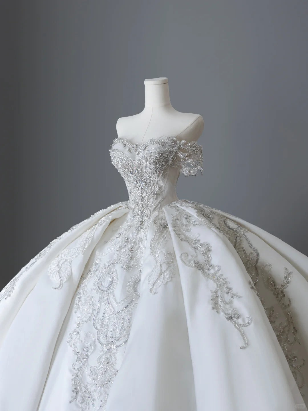 Shiny satin heavy rhinestone beaded vintage floor-length wedding dress P2507