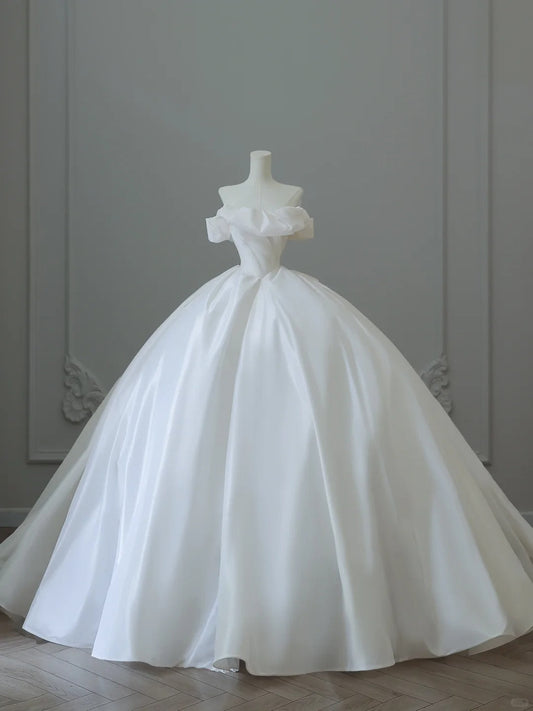 Elegant and simple white strapless satin wedding dress without decoration P2535