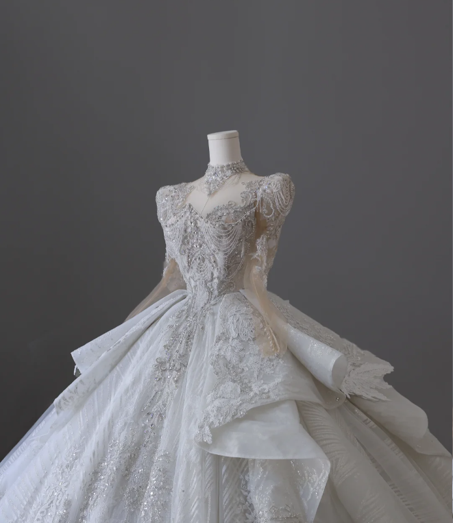 Luxurious French Retro Long Sleeve Beaded Floor-Length Princess Wedding Dress P2554