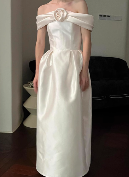 Elegant and minimalist one-shoulder 3D floral satin bridal gown P2677