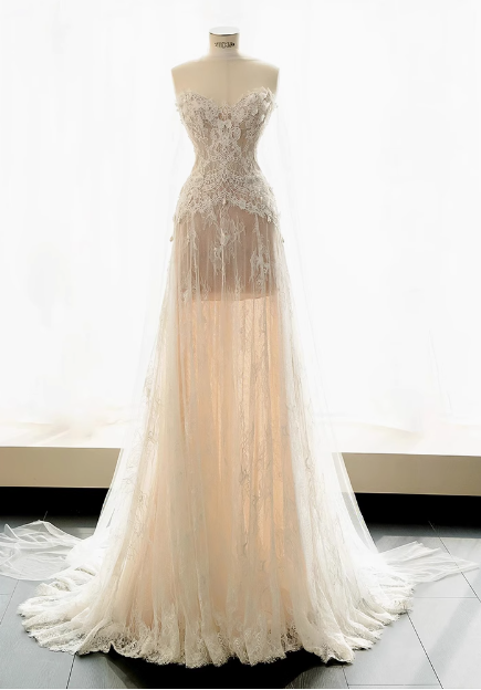 Flowing Lace Sweetheart Neckline A-Line Tulle Wedding Dress P2699