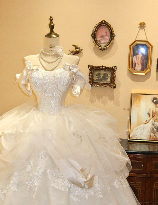 Princess White Off-the-shoulder Lace Tulle A-line Floor-length Wedding Dress P2786