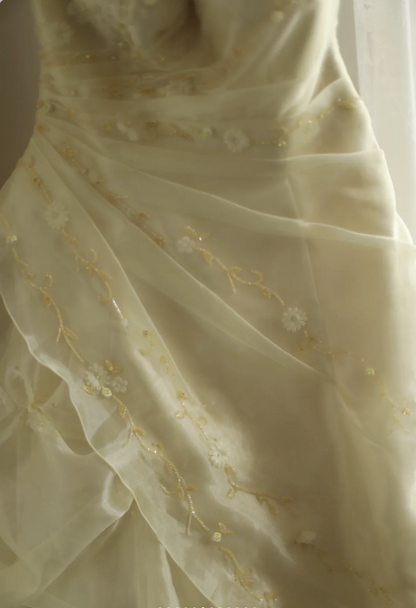 Soft light yellow floral beaded halter neck layered pleated puffy wedding dress P2855
