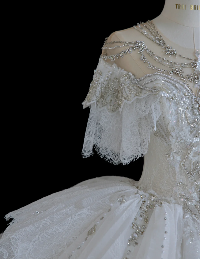 French Palace Lace Beaded Princess Floor-Length Wedding Dress P2884