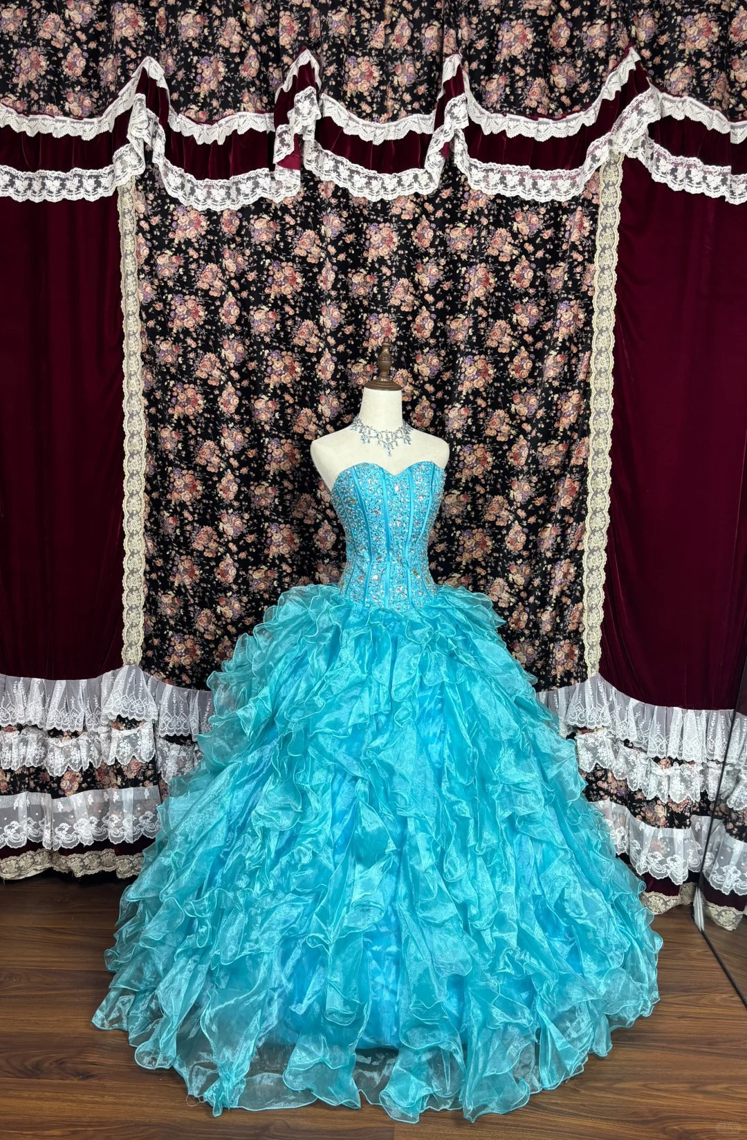 Beautiful aqua blue heart-shaped neckline rhinestone hem wedding dress P2986