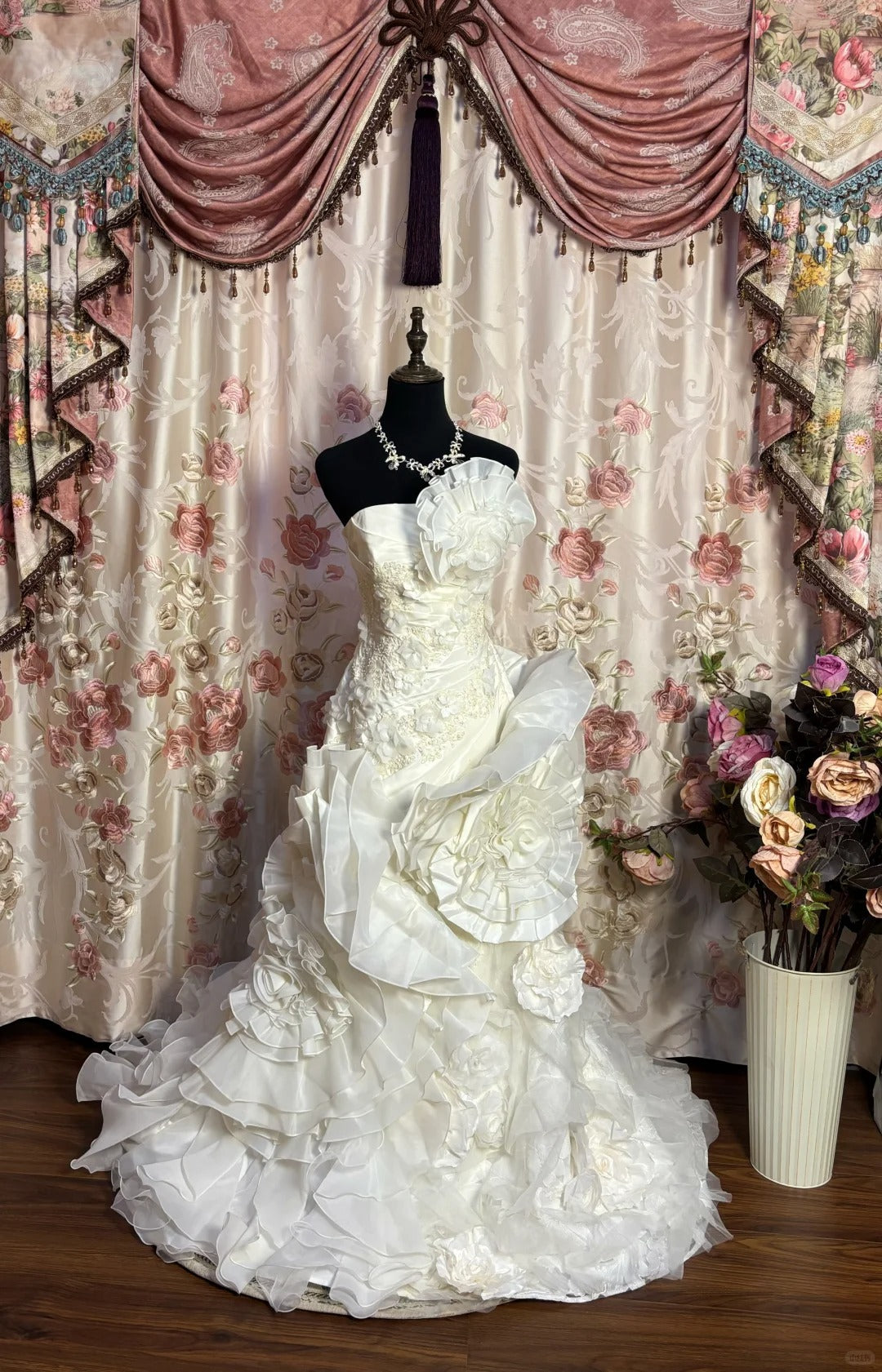 Gorgeous Strapless 3D Flower White Mermaid Floor-Length Wedding Dress P3052