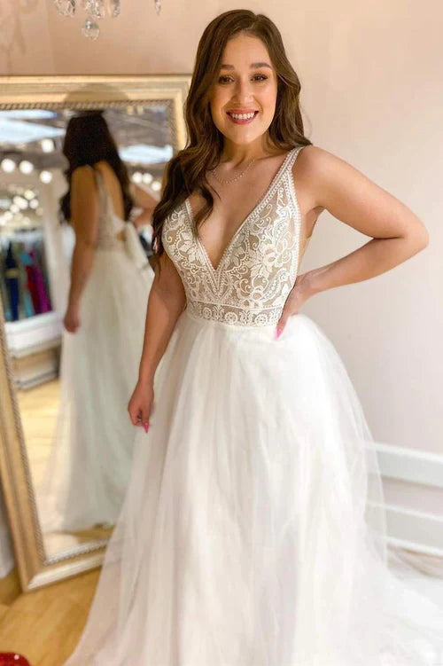 omberprom Elegant Lace V-Neck Backless A-Line Tulle Wedding Dress