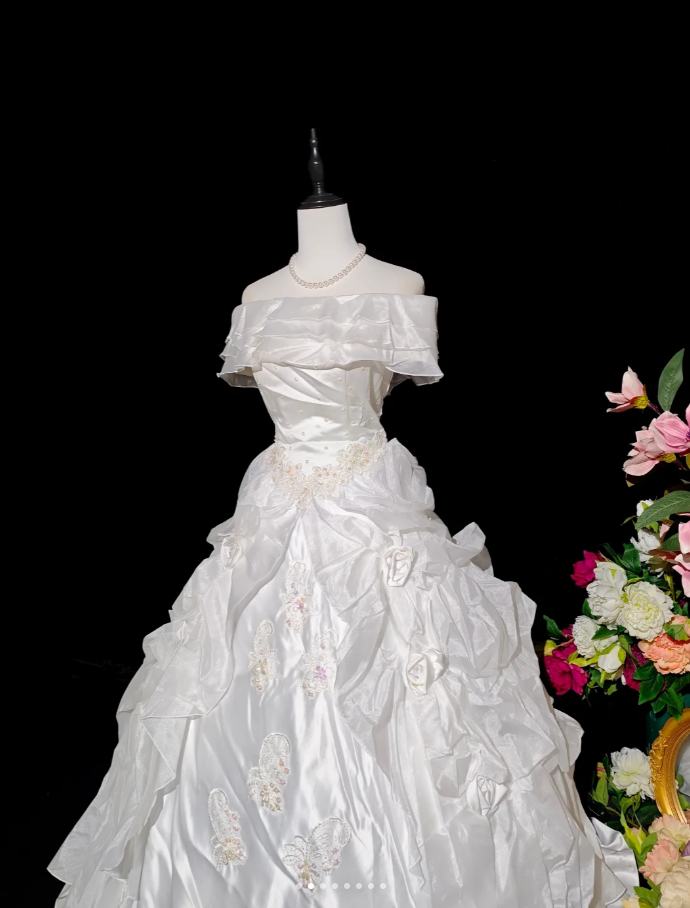 Vintage White Ball Gown Off The Shoulder Satin Pleated Appliques Beaded Birthday Quinceanera Dress