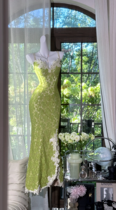 Vintage-Inspired Lime Green Lace Mermaid Spaghetti Strap Prom Dress Ivory Floral Trim & Side Slit Evening Gown TP5136