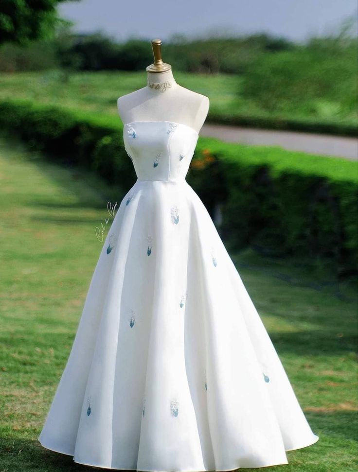 Aesthetic Ball Gown Strapless White Satin Long Evening Dress Prom Dresses