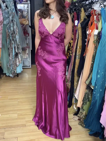 Enchanting V-neck Embroidery Spaghetti Strap Satin Mermaid Prom Dress Evening Dress TP4325