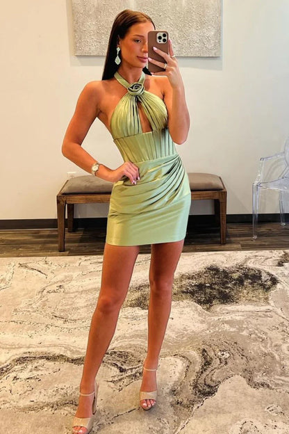 omberprom Charming Homecoming Dress Sheath Halter Neck Green Satin Short Prom Dress
