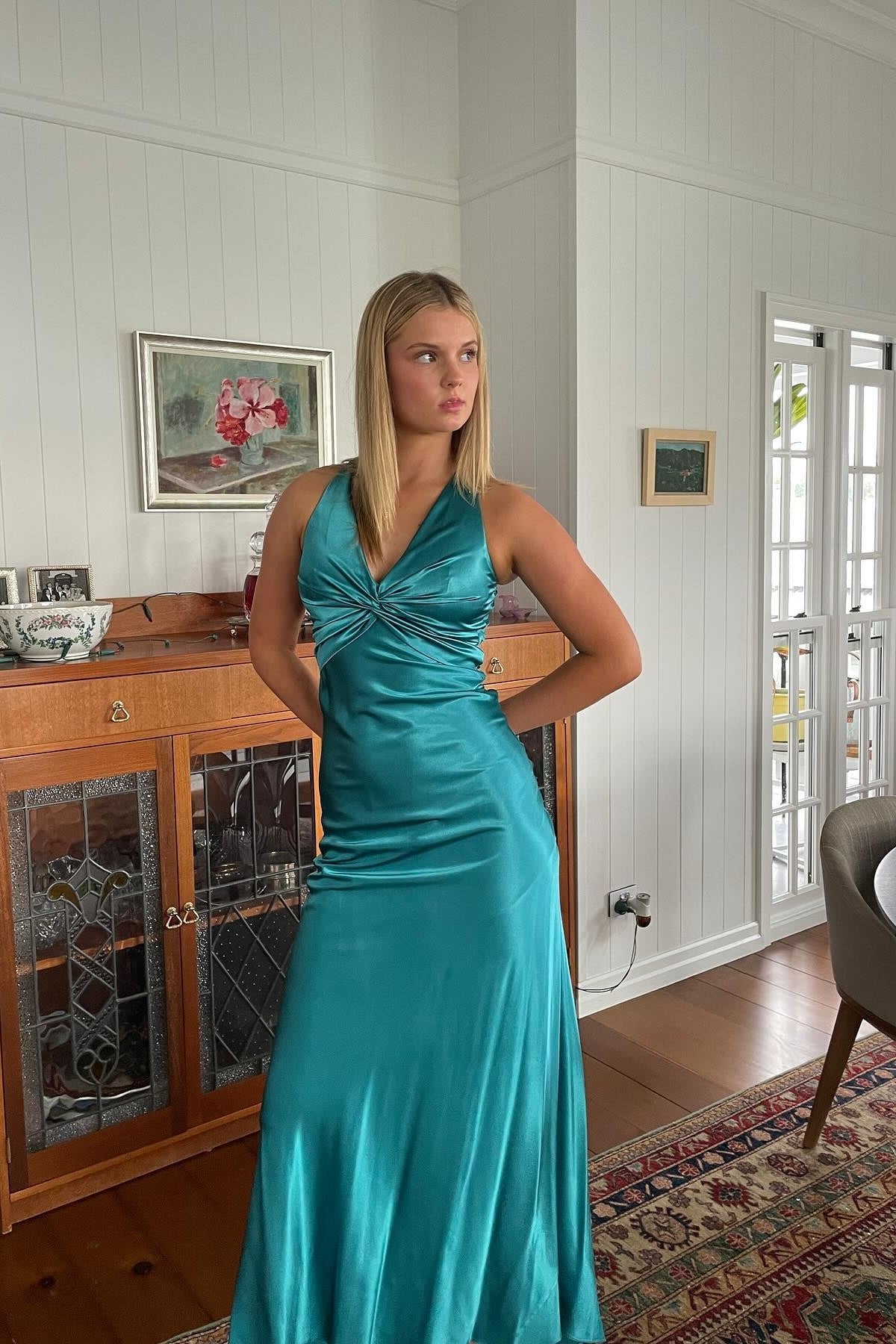 Elegant Meriamd Satin V Neck Prom Dress with Ruched Bodice