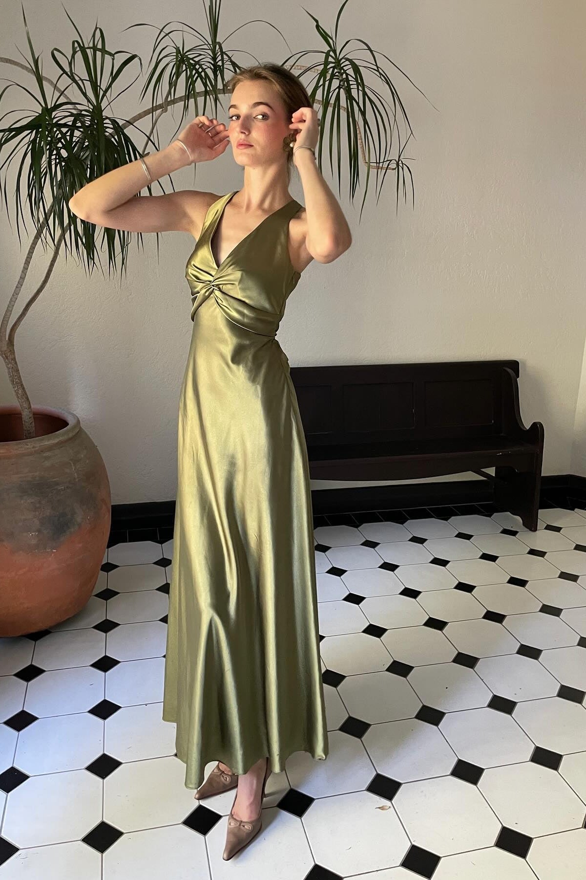Elegant Meriamd Satin V Neck Prom Dress with Ruched Bodice