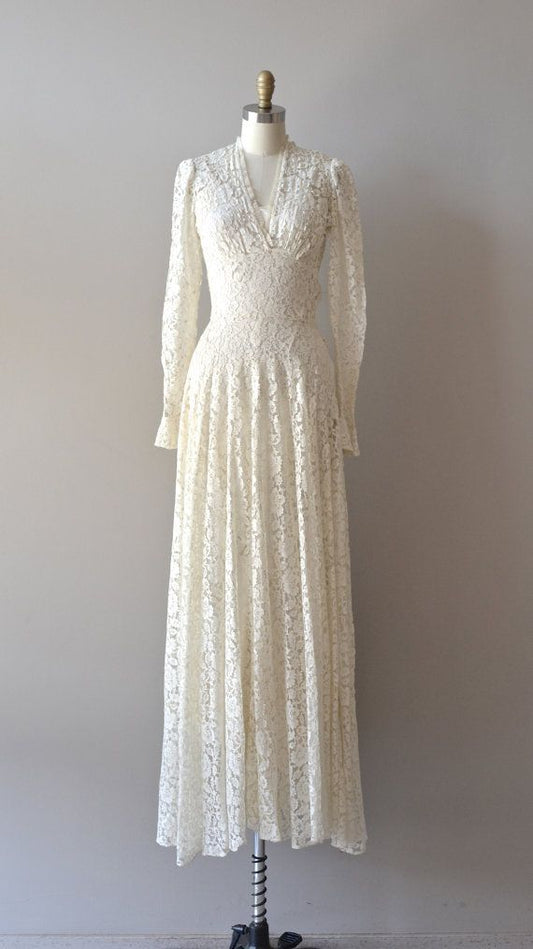 Vintage Lace V Neck Long Sleeve Ivory Ankle Length Gown Wedding Dress TP1948