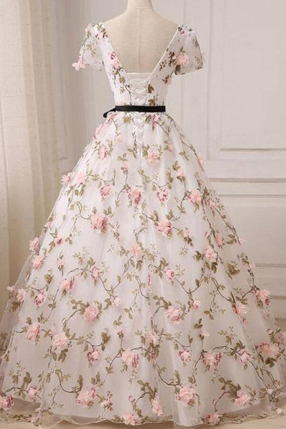 Tulle A-line V-neck Floral Short Sleeves Prom Dresses With Appliques