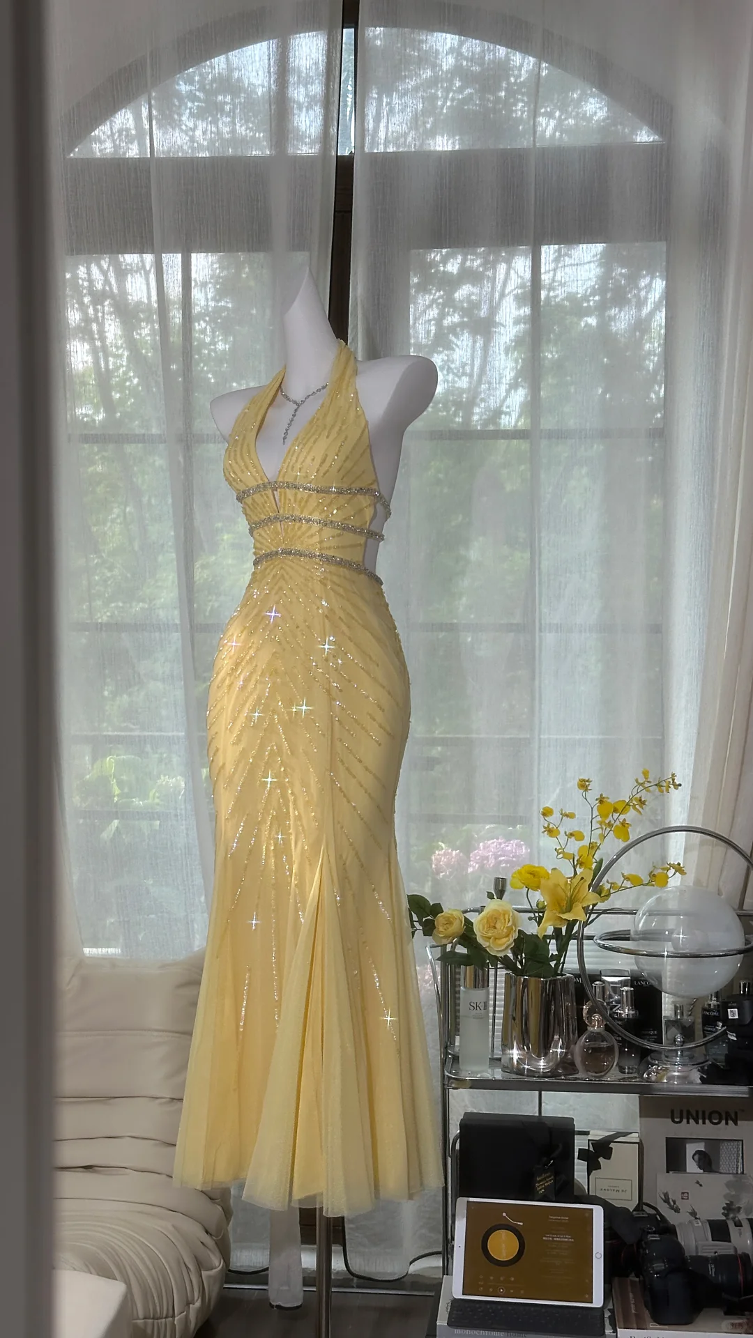 Elegant Halter Yellow Tulle Sequin Mermaid Evening Dress Backless Long Prom Gown