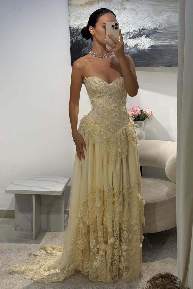 Vintage-Inspired Sweetheart Yellow Lace Prom Gown with Structured Bodice