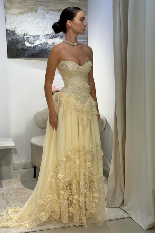 Vintage-Inspired Sweetheart Yellow Lace Prom Gown with Structured Bodice