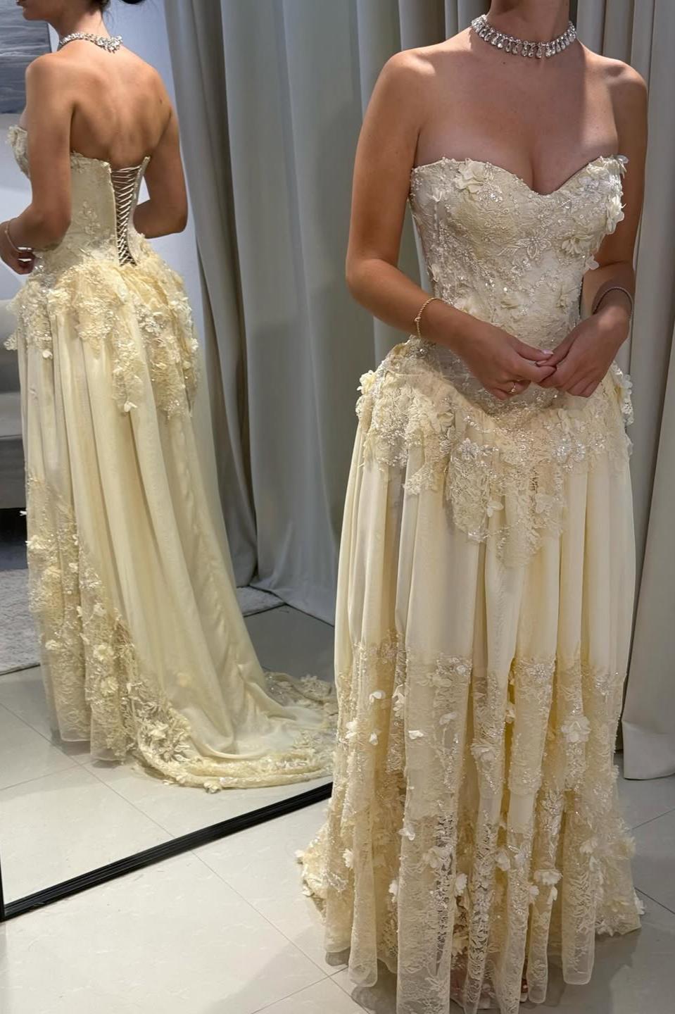 Vintage-Inspired Sweetheart Yellow Lace Prom Gown with Structured Bodice