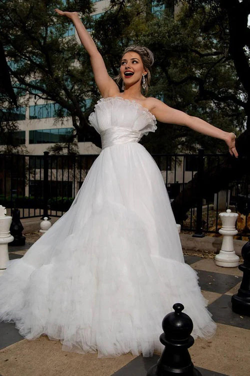 omberprom Elegant A-Line Wedding Dress Strapless Tulle Dresses