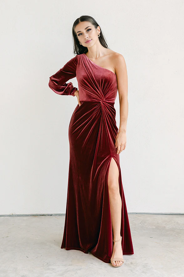 omberprom Fashionable and Beautiful Velvet dress Velvet Bridesmaid Dress Single shoulder long sleeved Prom Dresses