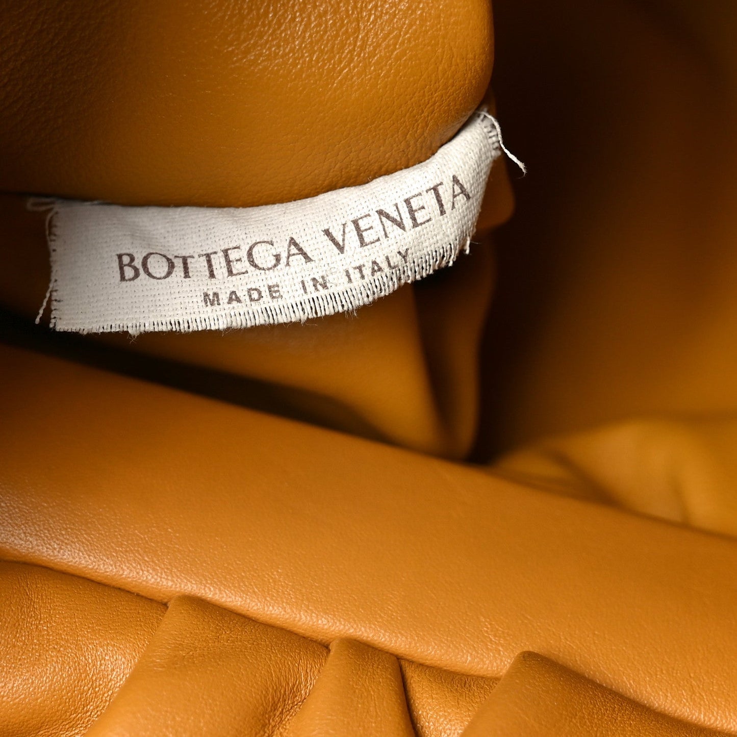 Calfskin The Pouch Chain Cammello