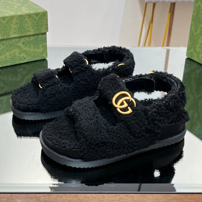 DAD SANDALS IN BLACK FLEECE
