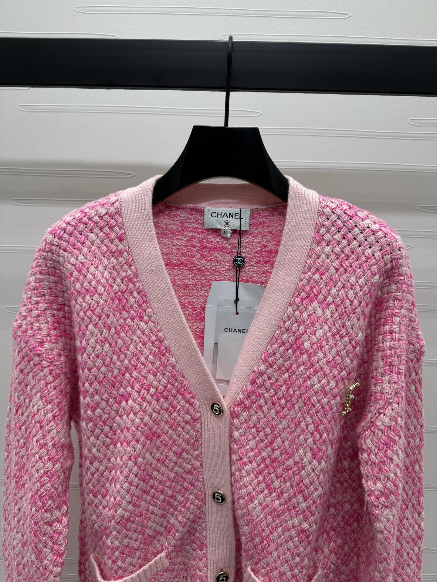 CC 25 Contrast Color V-Neck Cardigan 5 Brooch Pink Wool 305405