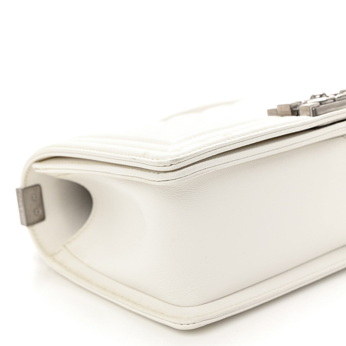 Caviar Quilted Medium Boy Flap White