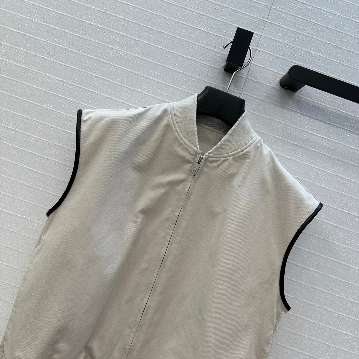 BV Sleeveless Vest Jacket in Ivory White Cotton