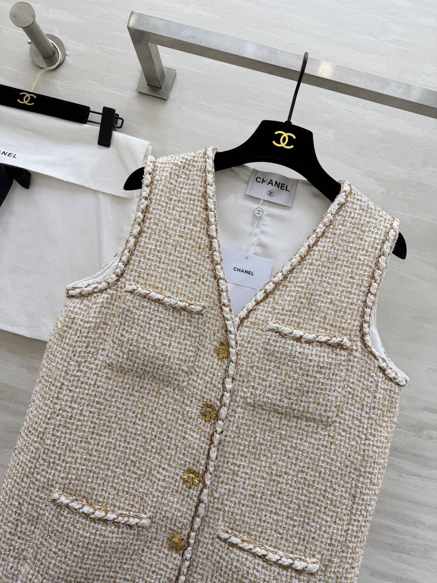 CC 26s Cruise Vest Beige Tweed Weave & Gold Thread