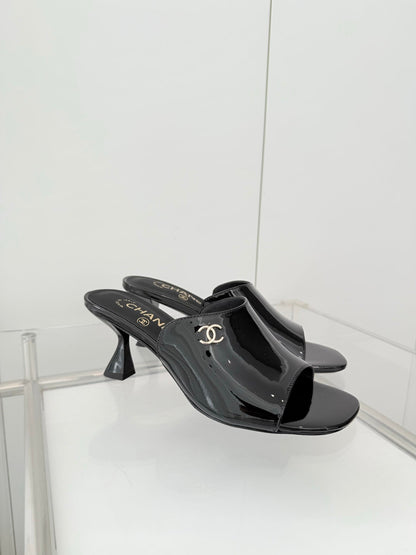 Chanel 26 Sandal 70 Black in Patent Leather 597361