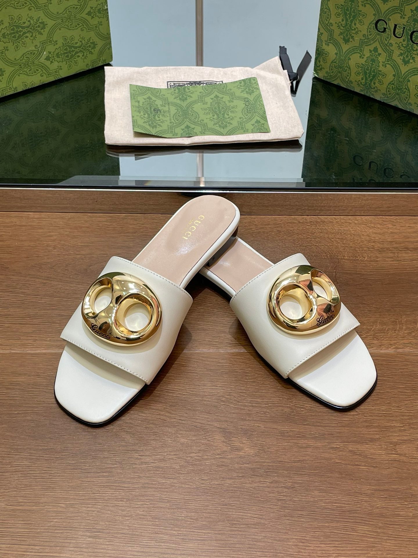 FLAT MULE IN WHITE CALFSKIN